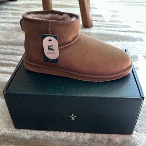 NIB Emu Australia Stinger Micro Sheepskin Mini Boot Sz 10